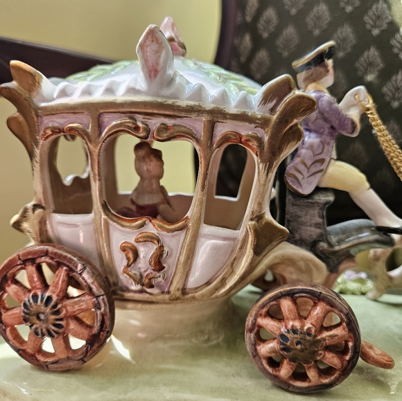 Cinderella and her carriage - Picture 5 of 9